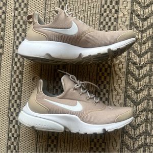 Women’s Nike presto in sand